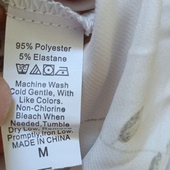 New Silk/Satin like Chemise, adjustable straps - Picture 8 of 8